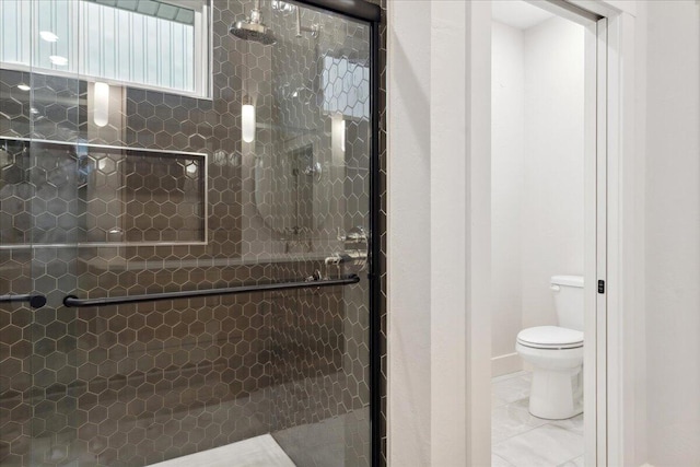 4943 S Aaron Ave, Springfield, MO 65810 - full bath featuring a shower stall and toilet