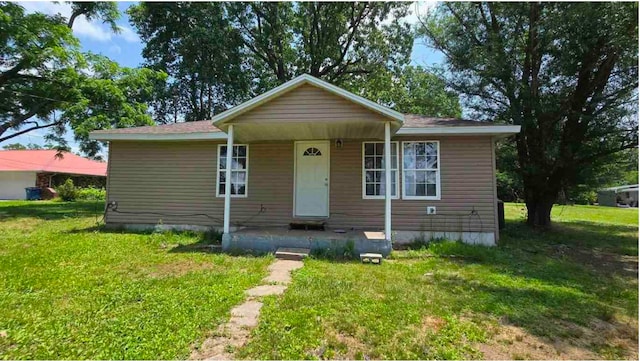 19508 State Highway 112, Cassville, MO 65625 - view of front facade with a front lawn and covered porch
