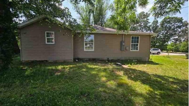 19508 State Highway 112, Cassville, MO 65625 - view of side of property with a lawn