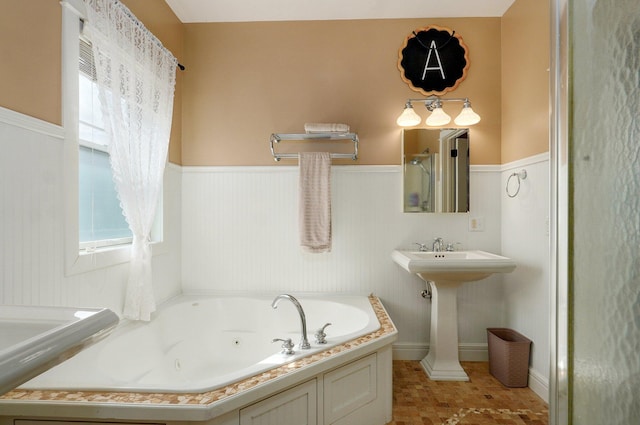 401 E Glendale St, Aurora, MO 65605 - full bathroom featuring wainscoting, a tub with jets, plenty of natural light, and a sink