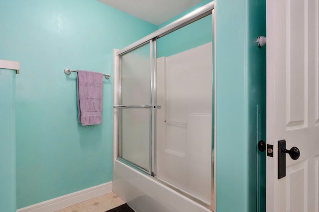 401 E Glendale St, Aurora, MO 65605 - bathroom featuring baseboards and enclosed tub / shower combo