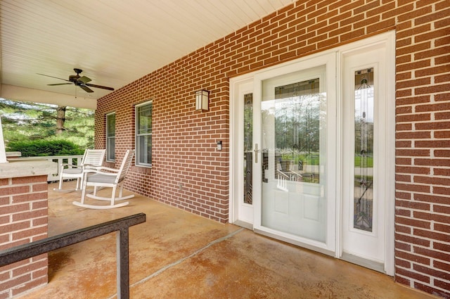 401 E Glendale St, Aurora, MO 65605 - porch with a ceiling fan