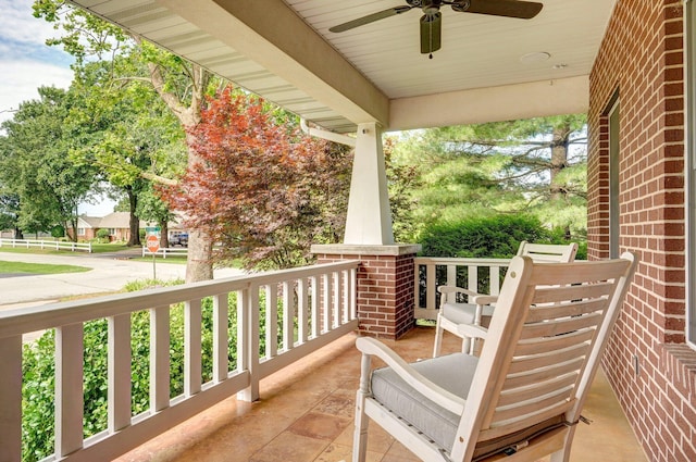 401 E Glendale St, Aurora, MO 65605 - covered porch with a ceiling fan