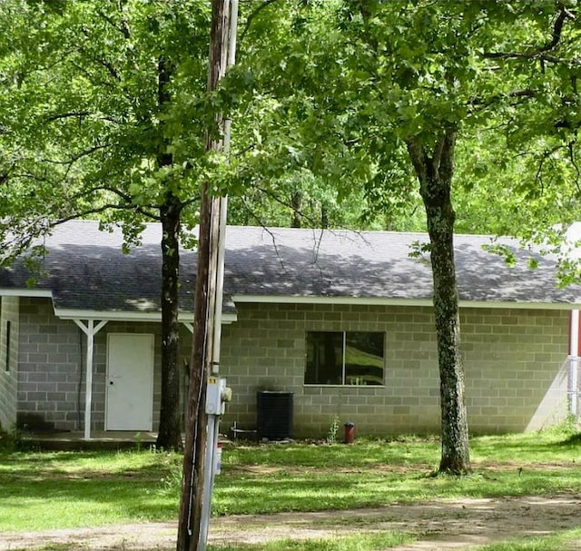 21371 Howell Rd, Mountain View, MO 65548 - view of property exterior with roof with shingles, concrete block siding, and cooling unit