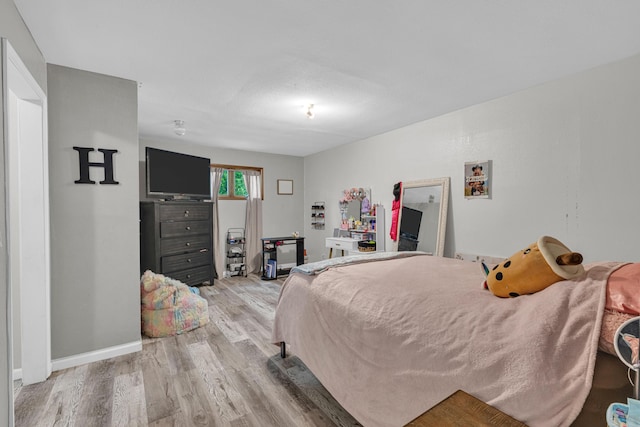 21371 Howell Rd, Mountain View, MO 65548 - bedroom with light wood finished floors and baseboards