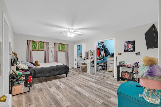 21371 Howell Rd, Mountain View, MO 65548 - bedroom featuring wood finished floors, a ceiling fan, a closet, and a spacious closet