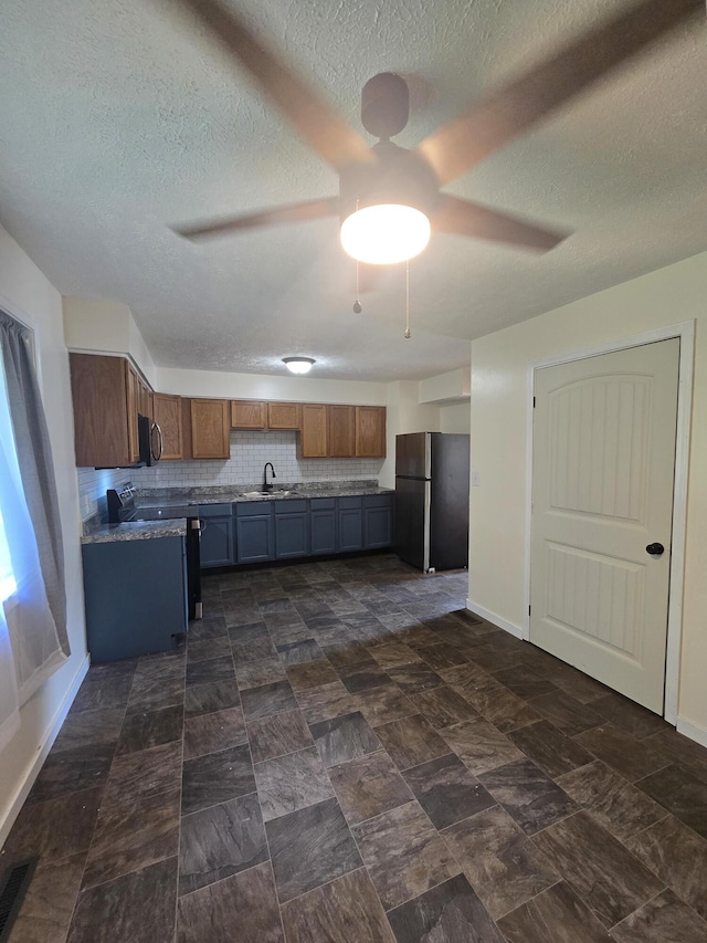 2460 S National Ave, Springfield, MO 65804 - kitchen featuring freestanding refrigerator, a sink, a textured ceiling, range with electric cooktop, and a ceiling fan