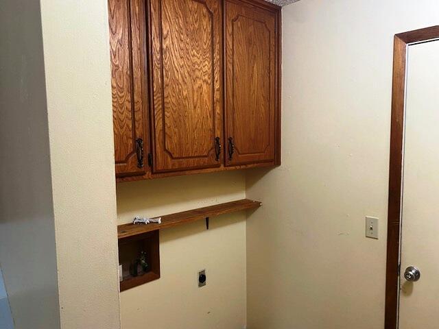 1208 Oak Ridge Dr, Aurora, MO 65605 - laundry room featuring hookup for an electric dryer, hookup for a washing machine, and cabinet space