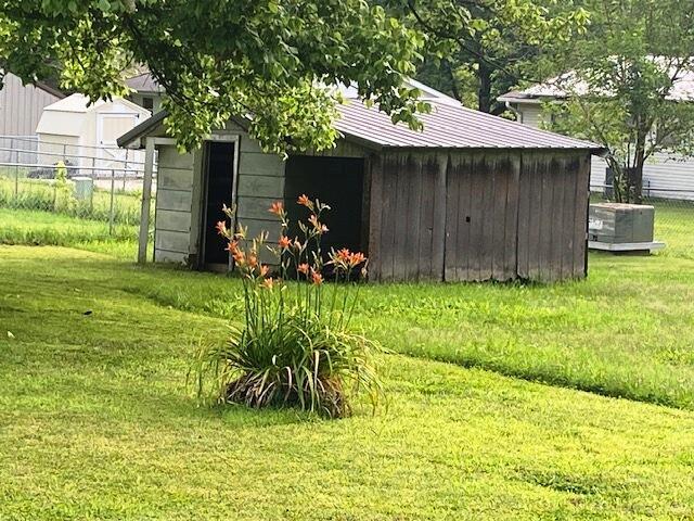 1208 Oak Ridge Dr, Aurora, MO 65605 - view of outbuilding