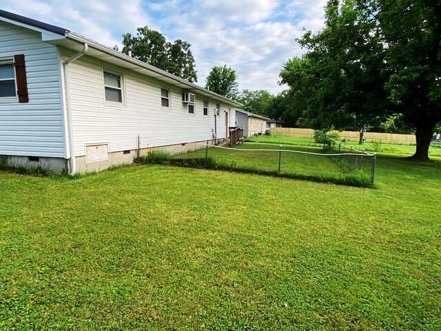 1208 Oak Ridge Dr, Aurora, MO 65605 - view of yard