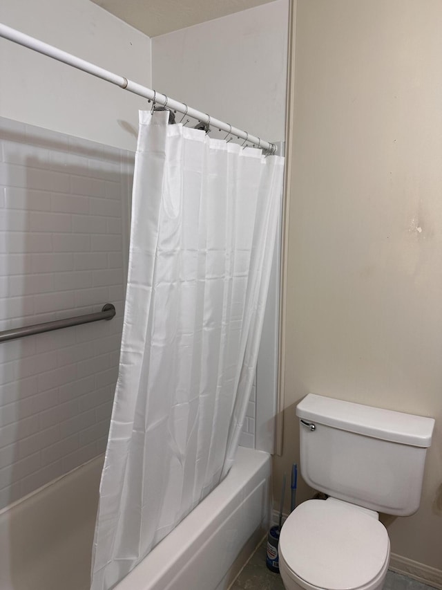 130 Wichita Ave, Forsyth, MO 65653 - full bath with shower / tub combo with curtain and toilet