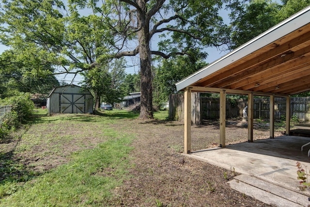 2812 W Lombard St, Springfield, MO 65802 - view of yard with a patio and a carport