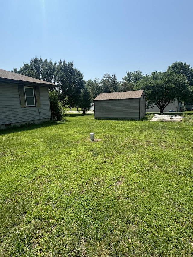 17 Sherwood Trl, Buffalo, MO 65622 - view of green lawn with an outbuilding