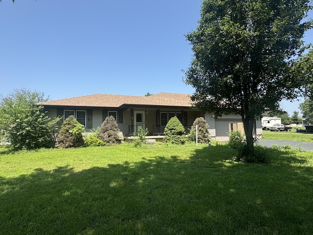 17 Sherwood Trl, Buffalo, MO 65622 - single story home featuring a front yard, asphalt driveway, covered porch, and a shingled roof