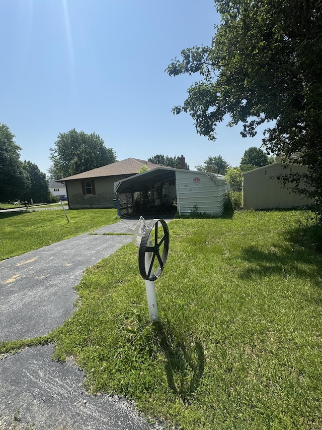 17 Sherwood Trl, Buffalo, MO 65622 - view of front of house with driveway, a front lawn, and a carport