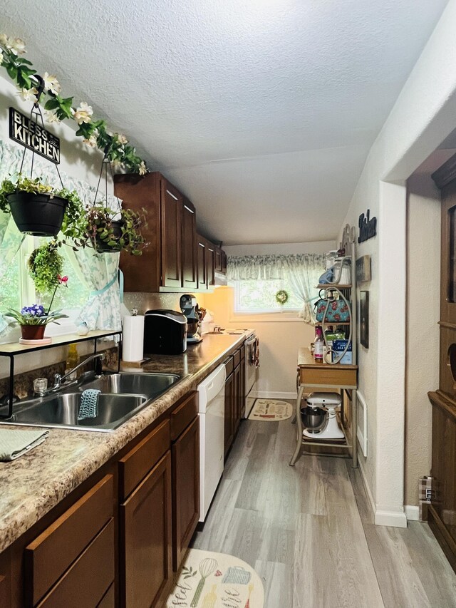 720 Highland St, Cabool, MO 65689 - kitchen featuring white appliances, a sink, light wood-style floors, baseboards, and a textured ceiling