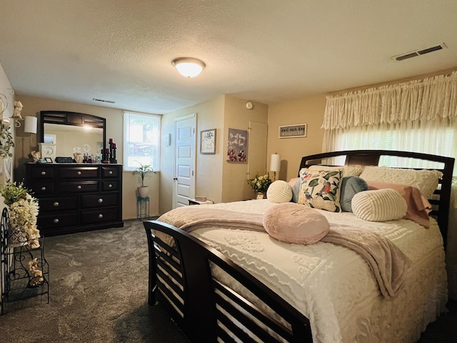 720 Highland St, Cabool, MO 65689 - carpeted bedroom featuring a textured ceiling