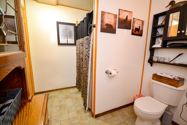 22920 Feaster Branch Rd, Warsaw, MO 65355 - full bathroom with toilet, baseboards, and curtained shower