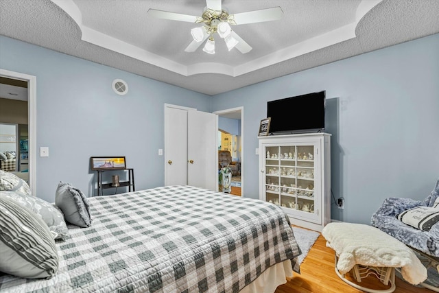 310 Woodland Dr Unit Lb, Branson, MO 65616 - bedroom with a tray ceiling, wood finished floors, ceiling fan, and a textured ceiling