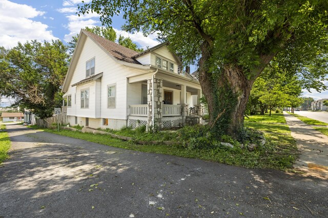 817 W Walnut St, Springfield, MO 65806 - view of front of property featuring a porch