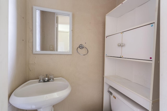 1123 W Hovey St, Springfield, MO 65802 - half bath with a sink