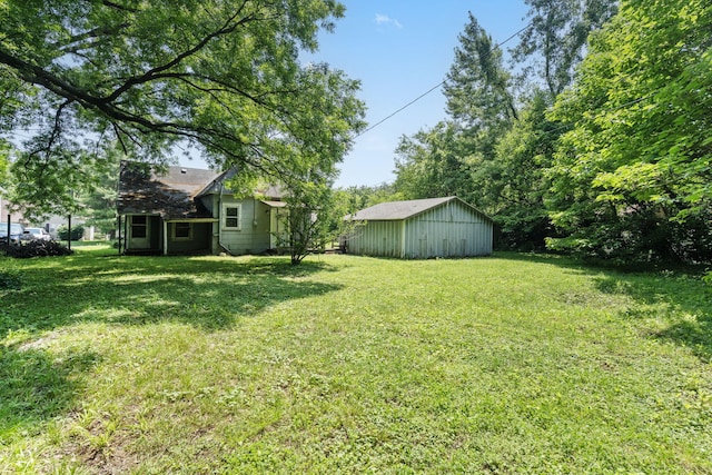 1123 W Hovey St, Springfield, MO 65802 - view of green lawn with an outbuilding