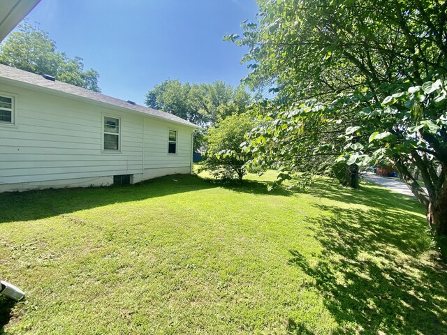513 Meng St, Greenfield, MO 65661 - view of grassy yard
