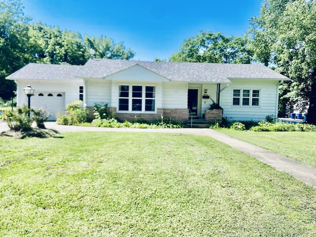513 Meng St, Greenfield, MO 65661 - single story home featuring an attached garage, a front yard, and roof with shingles