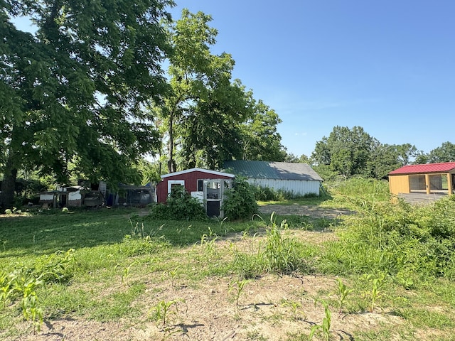 12 Willhoit Ln, Theodosia, MO 65761 - view of yard featuring an outbuilding
