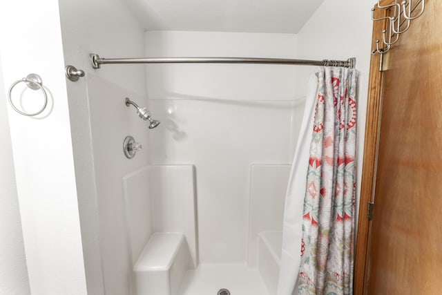 29474 Farm Rd Unit 1260, Golden, MO 65658 - full bath featuring a shower with curtain