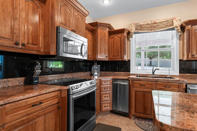 160 Brookside Ct, Branson, MO 65616 - kitchen with stainless steel appliances, tasteful backsplash, and brown cabinets