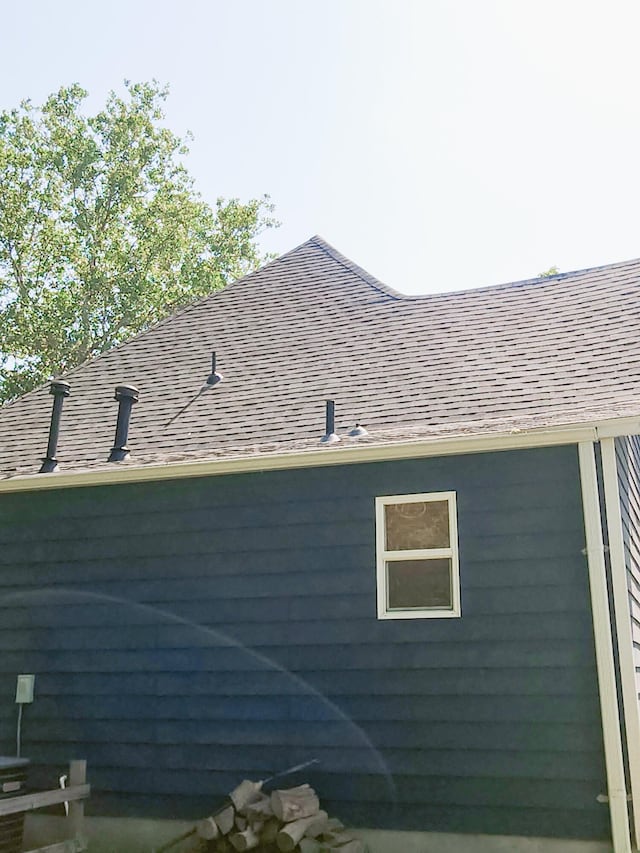1305 N Main Ave, Springfield, MO 65802 - view of side of home with roof with shingles