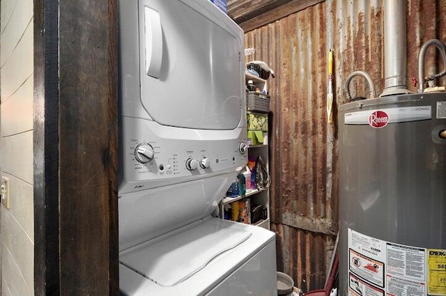 31 Mulberry Ln, Buffalo, MO 65622 - laundry area with gas water heater and stacked washer / drying machine