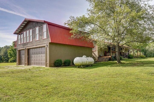 31 Mulberry Ln, Buffalo, MO 65622 - view of home's exterior with a lawn, a gambrel roof, and a garage