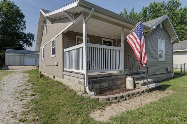 2718 E Blaine St, Springfield, MO 65803 - manufactured / mobile home with a porch, dirt driveway, crawl space, an outdoor structure, and a front yard