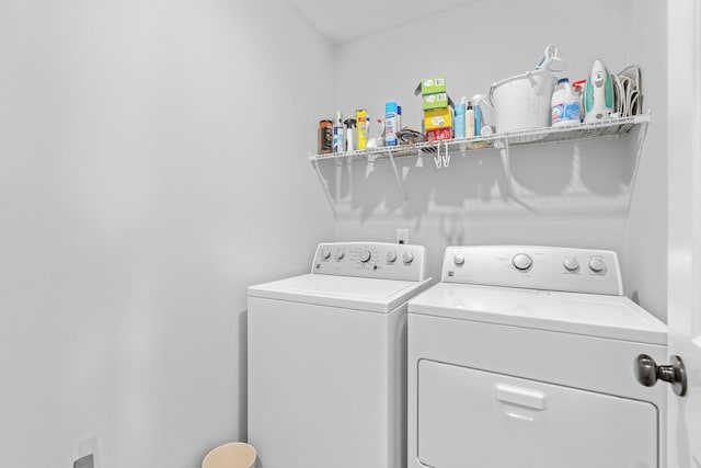 698 N Rockingham Ave, Nixa, MO 65714 - laundry area with washing machine and dryer