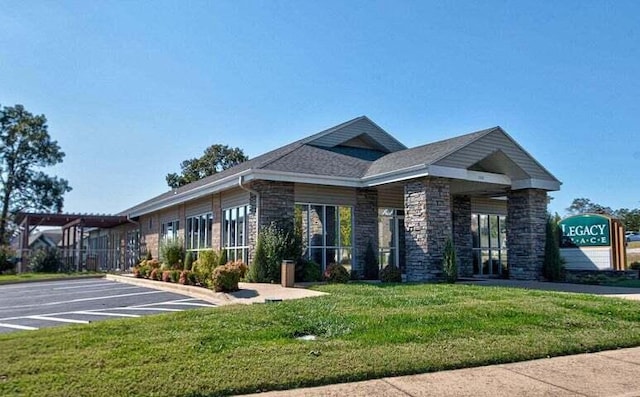 200 Glory Rd Unit B6, Branson, MO 65616 - view of front of home featuring a front yard and uncovered parking