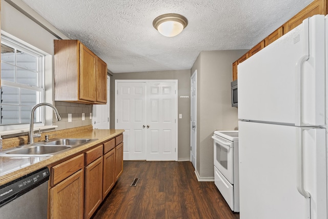 922 W Elm St, Springfield, MO 65806 - kitchen with appliances with stainless steel finishes, dark wood finished floors, a textured ceiling, brown cabinetry, and light countertops