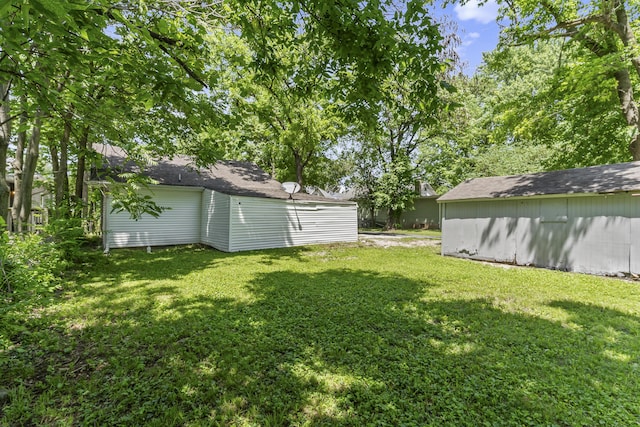 922 W Elm St, Springfield, MO 65806 - view of green lawn featuring an outdoor structure