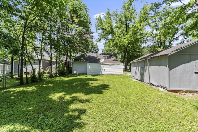 922 W Elm St, Springfield, MO 65806 - view of yard with an outbuilding