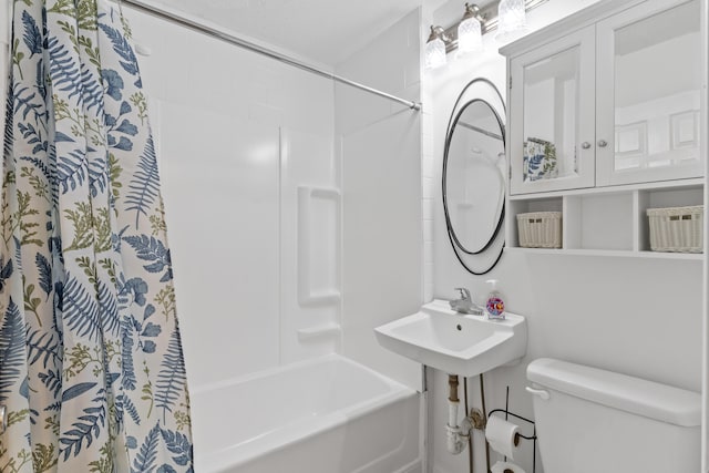 922 W Elm St, Springfield, MO 65806 - bathroom featuring toilet and shower / bath combo
