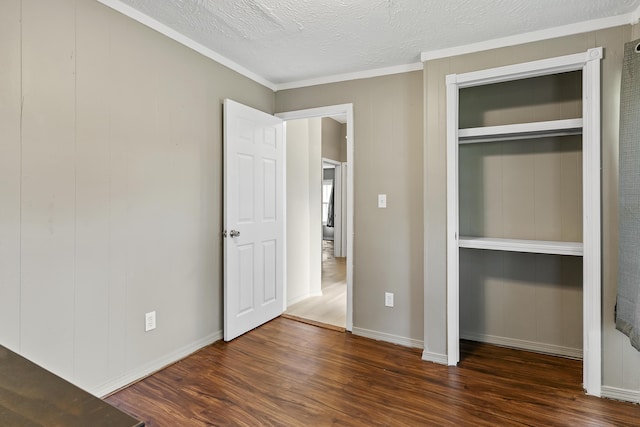 922 W Elm St, Springfield, MO 65806 - unfurnished bedroom with dark wood-style floors, ornamental molding, a closet, and a textured ceiling