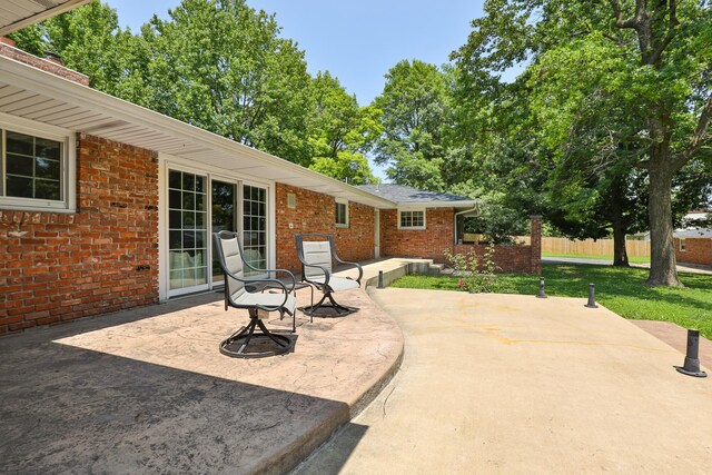 424 W Olive St, Bolivar, MO 65613 - view of patio / terrace
