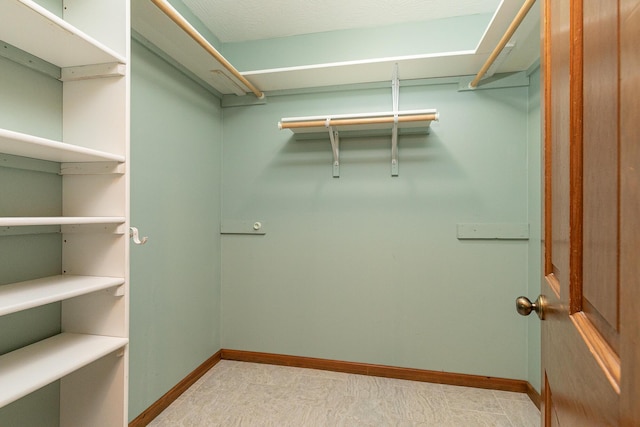 424 W Olive St, Bolivar, MO 65613 - view of spacious closet