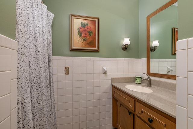 424 W Olive St, Bolivar, MO 65613 - full bathroom with vanity, wainscoting, curtained shower, and tile walls