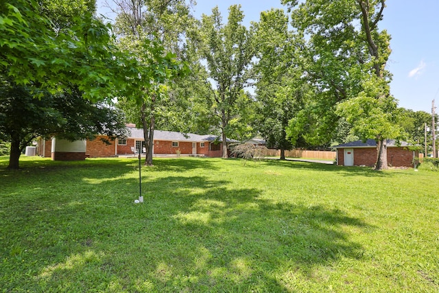 424 W Olive St, Bolivar, MO 65613 - view of yard