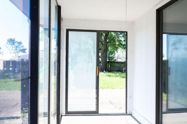 2812 W Maplewood St, Springfield, MO 65807 - view of doorway to outside