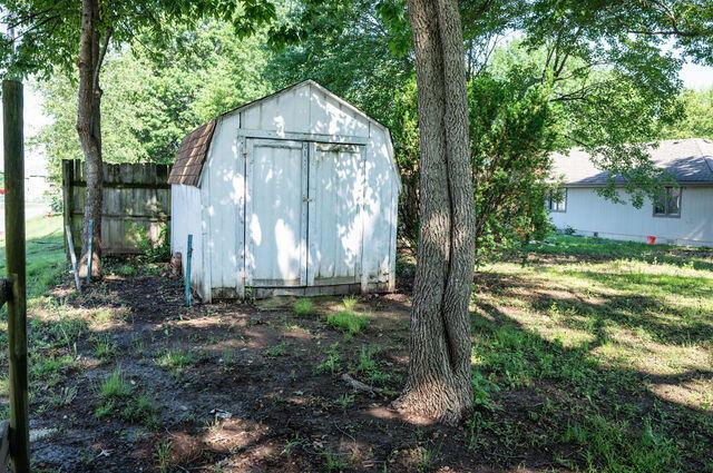 2812 W Maplewood St, Springfield, MO 65807 - view of shed