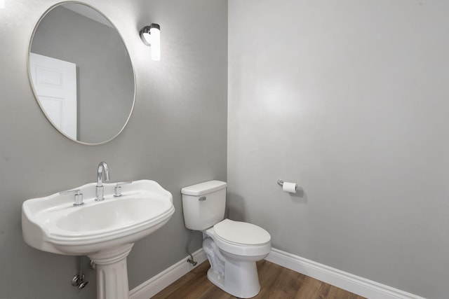 1007 Silvercrest Pl, Reeds Spring, MO 65737 - half bath featuring baseboards and wood finished floors