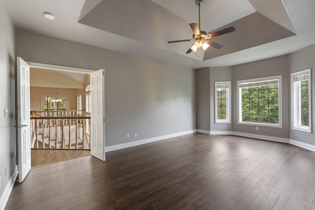 1007 Silvercrest Pl, Reeds Spring, MO 65737 - unfurnished room featuring a chandelier, plenty of natural light, dark wood-style flooring, and vaulted ceiling